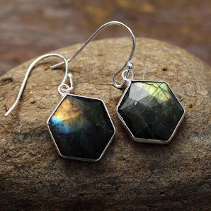 Boucles d’oreilles pendantes forme géométrique en Labradorite