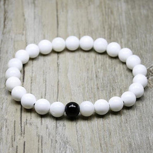 Bracelets «distance» en Onyx noir ou Howlite blanche