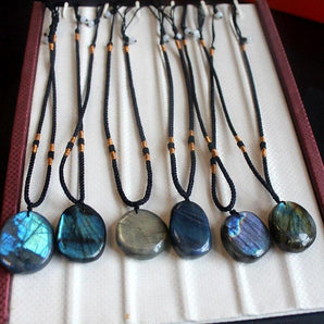 Collier pendentif pierre solitaire en Labradorite