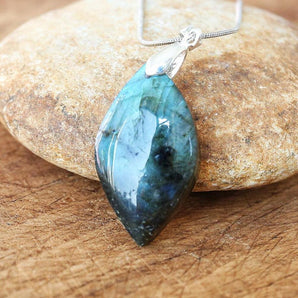 Pendentif de protection en labradorite