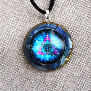 Pendentif Orgonite en cristal, Kyanite et feuilles d'or