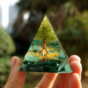 Pyramide Orgonite «Arbre de Vie» Malachite, Péridot et feuilles d’or