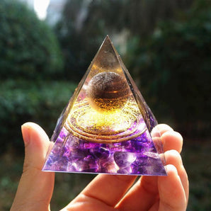 Pyramide Orgonite Cristal Smoky, Améthyste et feuilles d’or